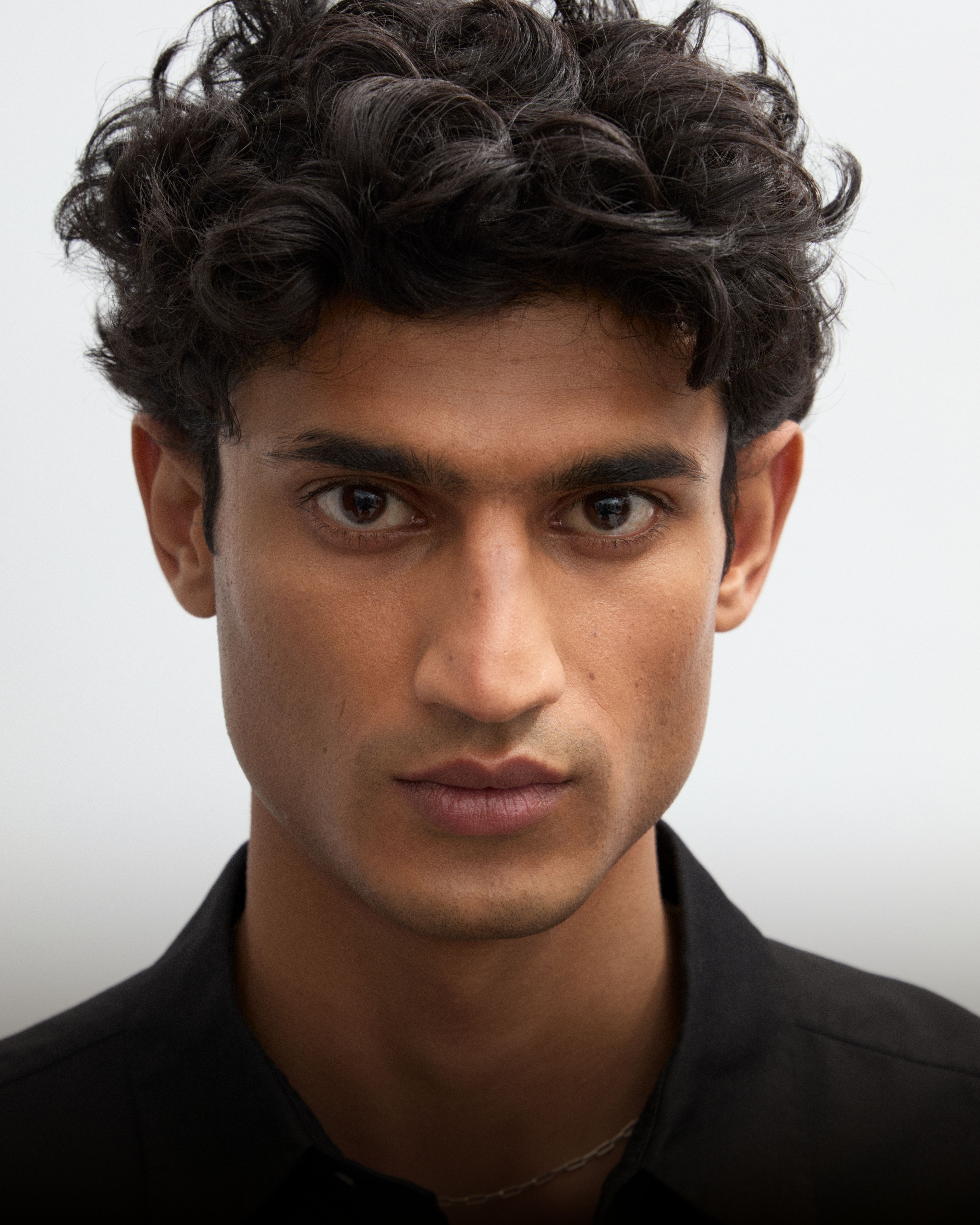 Man wearing face contour