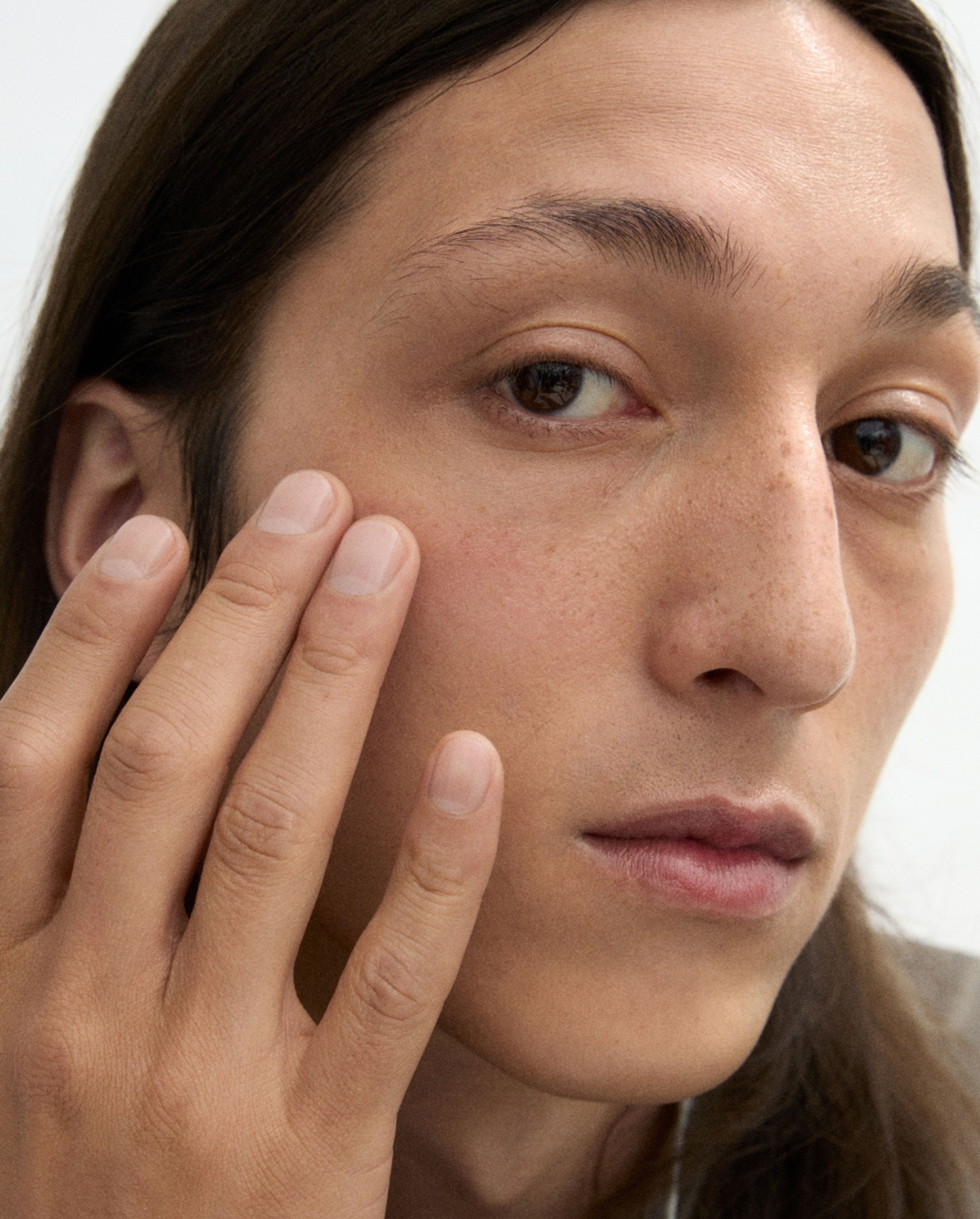 Man applying make up