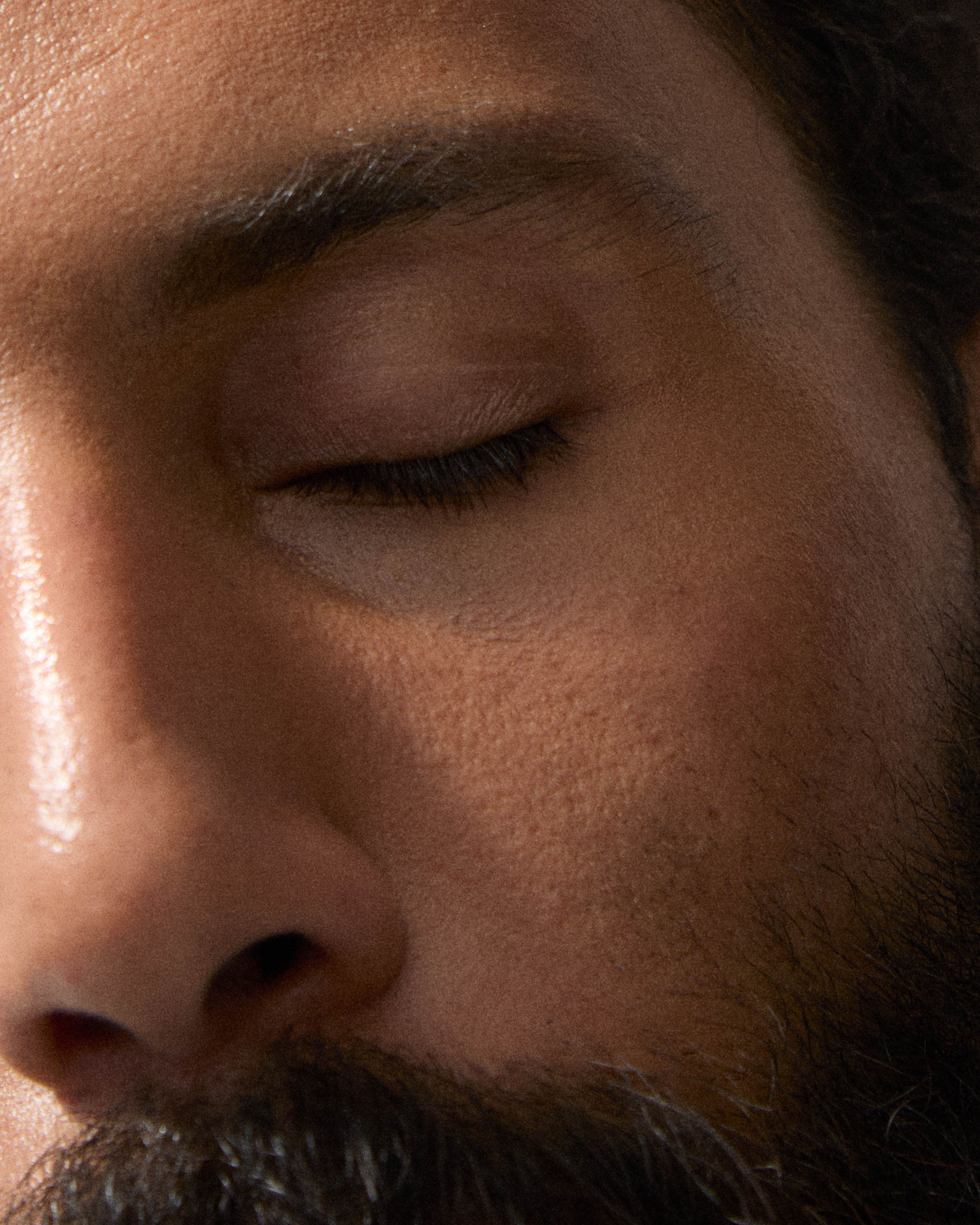 Man wearing brow beard pen