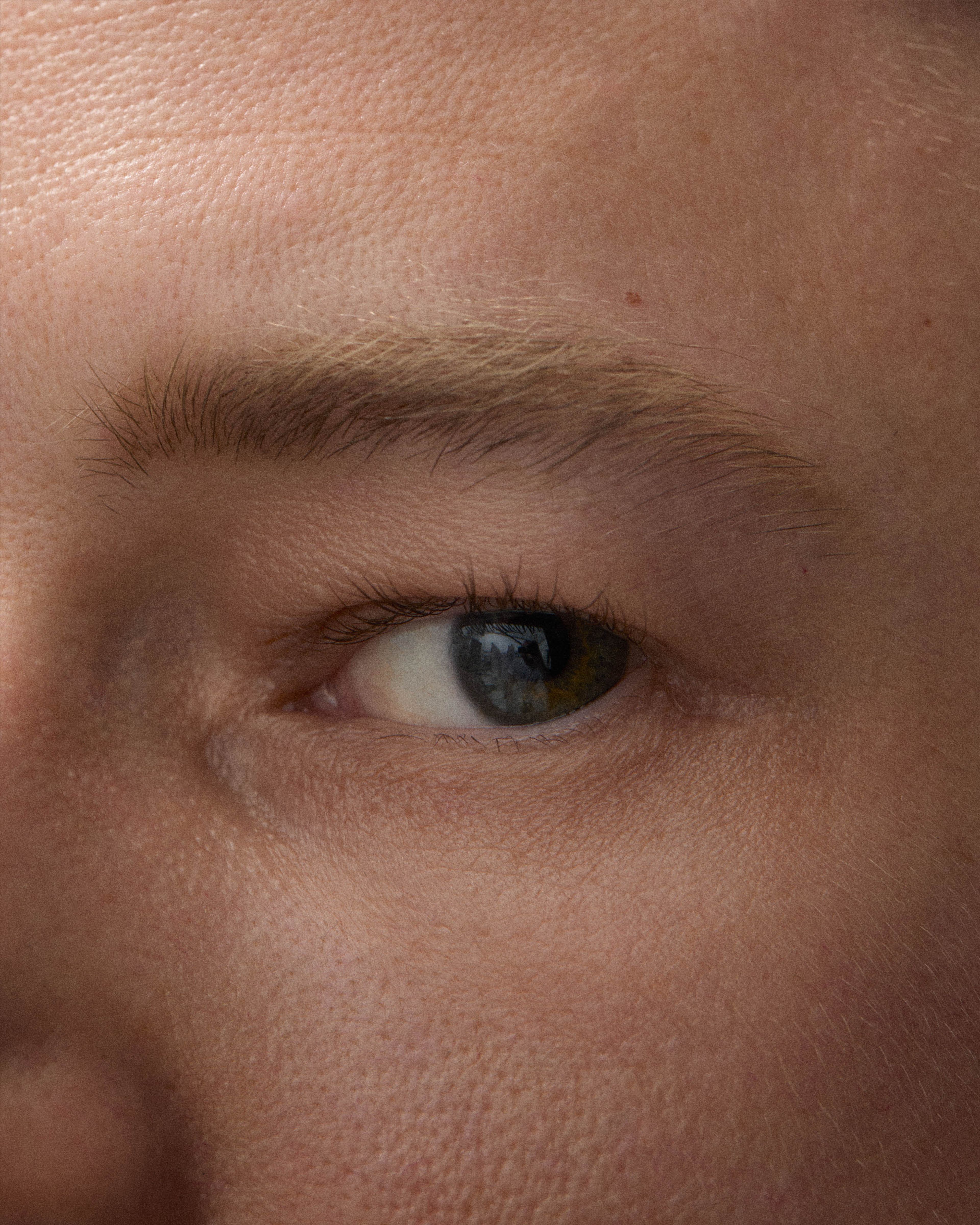 Man wearing brow beard pen