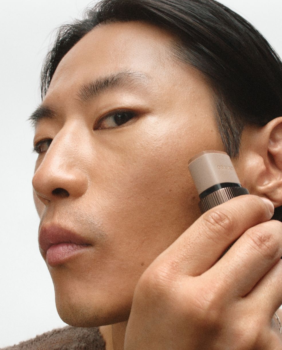 Man using face contour