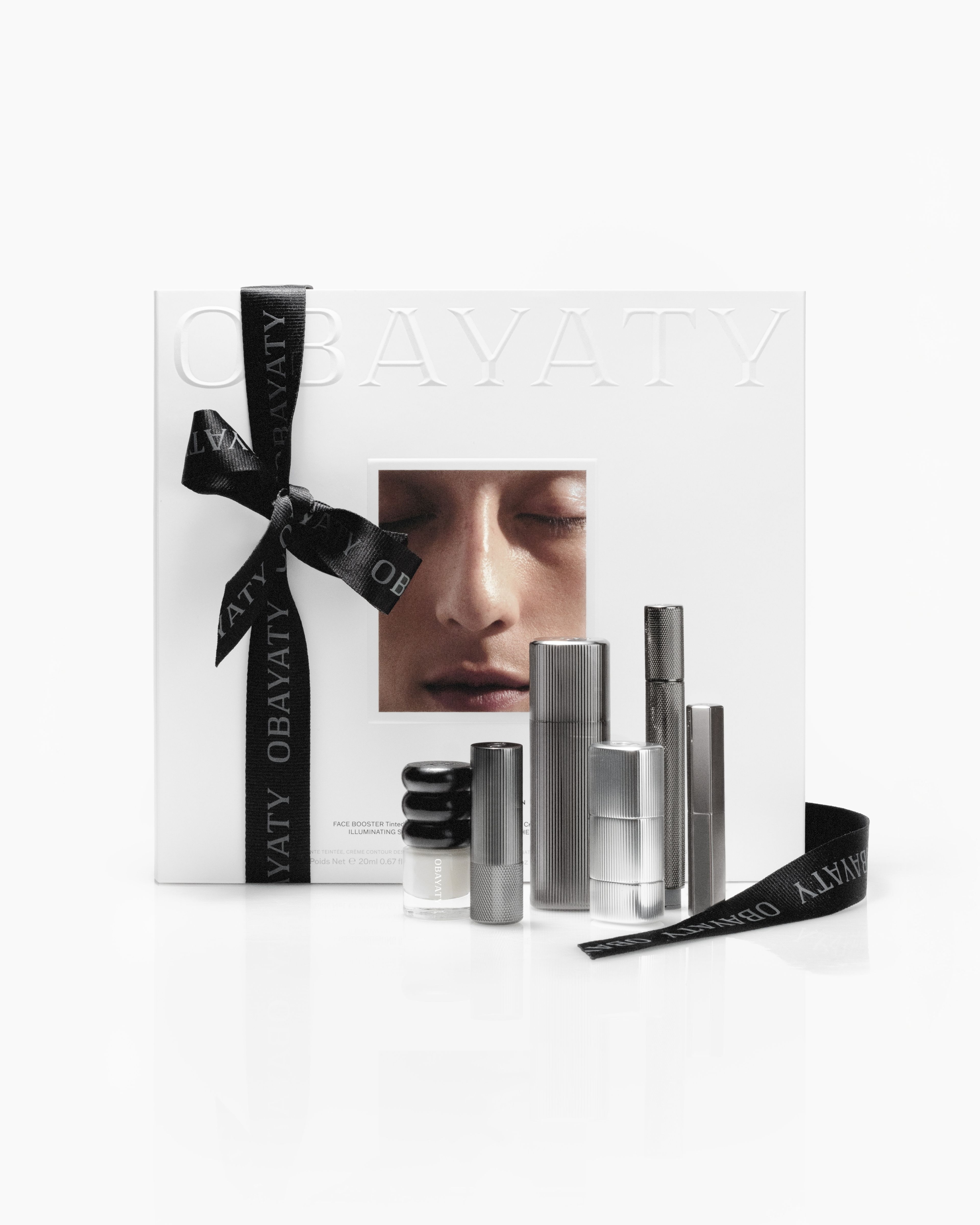 Make up kit for men in front of a grey background