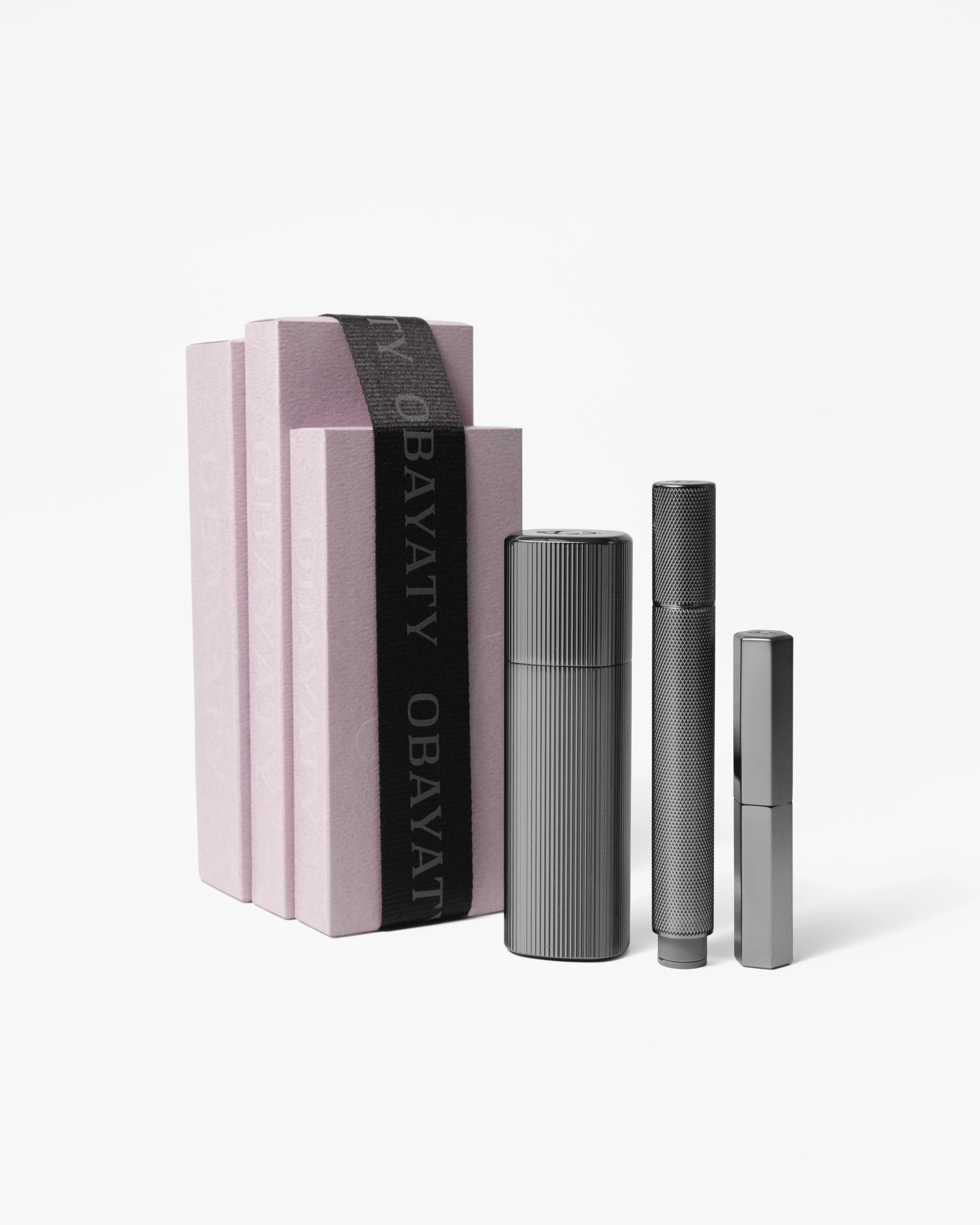 Make up kit for men in front of a grey background