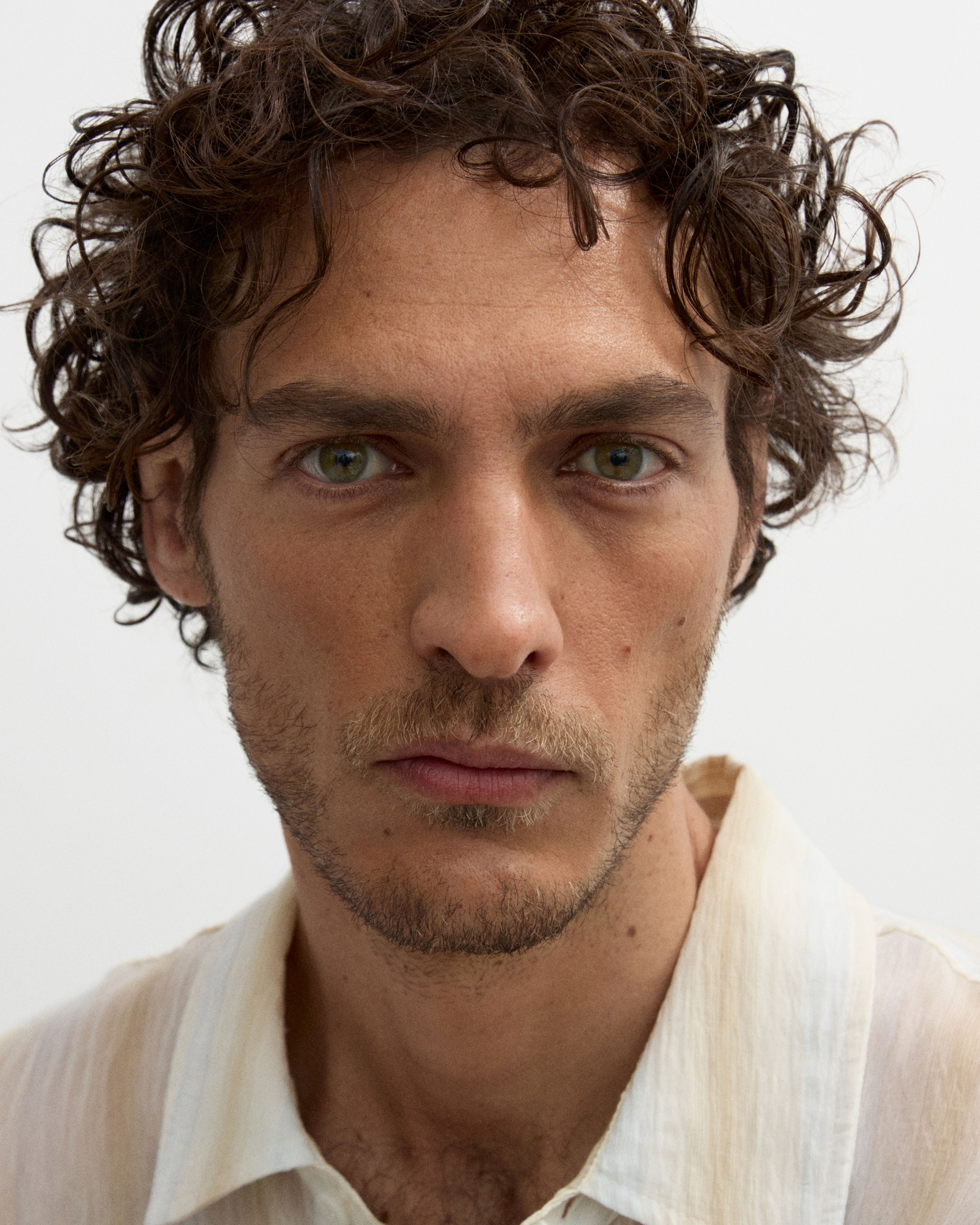 Man wearing face contour
